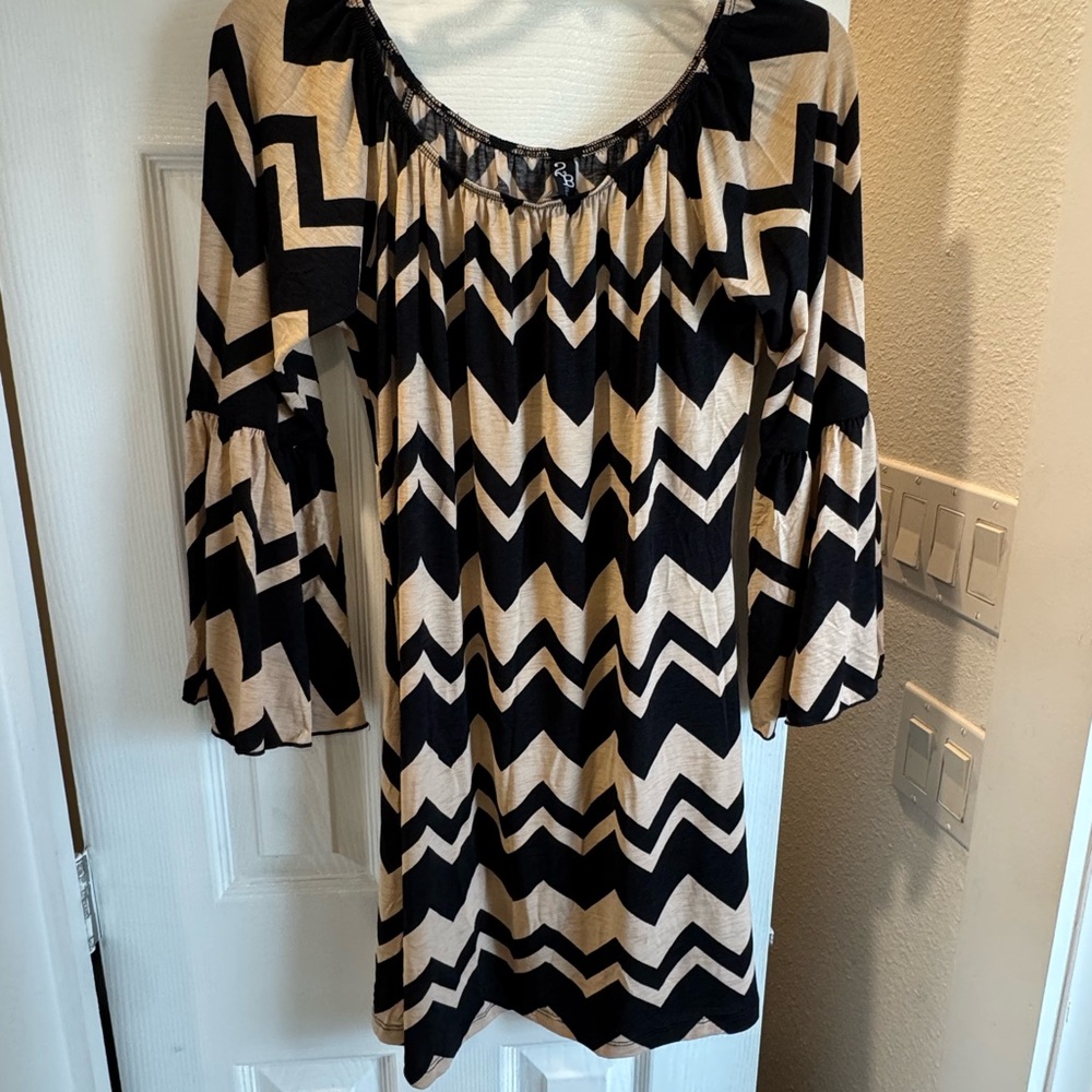 2B Flowy Chevron Patterned Dress with Bell Sleeves